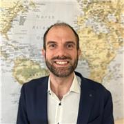 Importo clase de francés. He podido preparar al examen DELF y a la ESO. Propongo servicios de traducción ( inglés-francés, español-francés, francés-español)